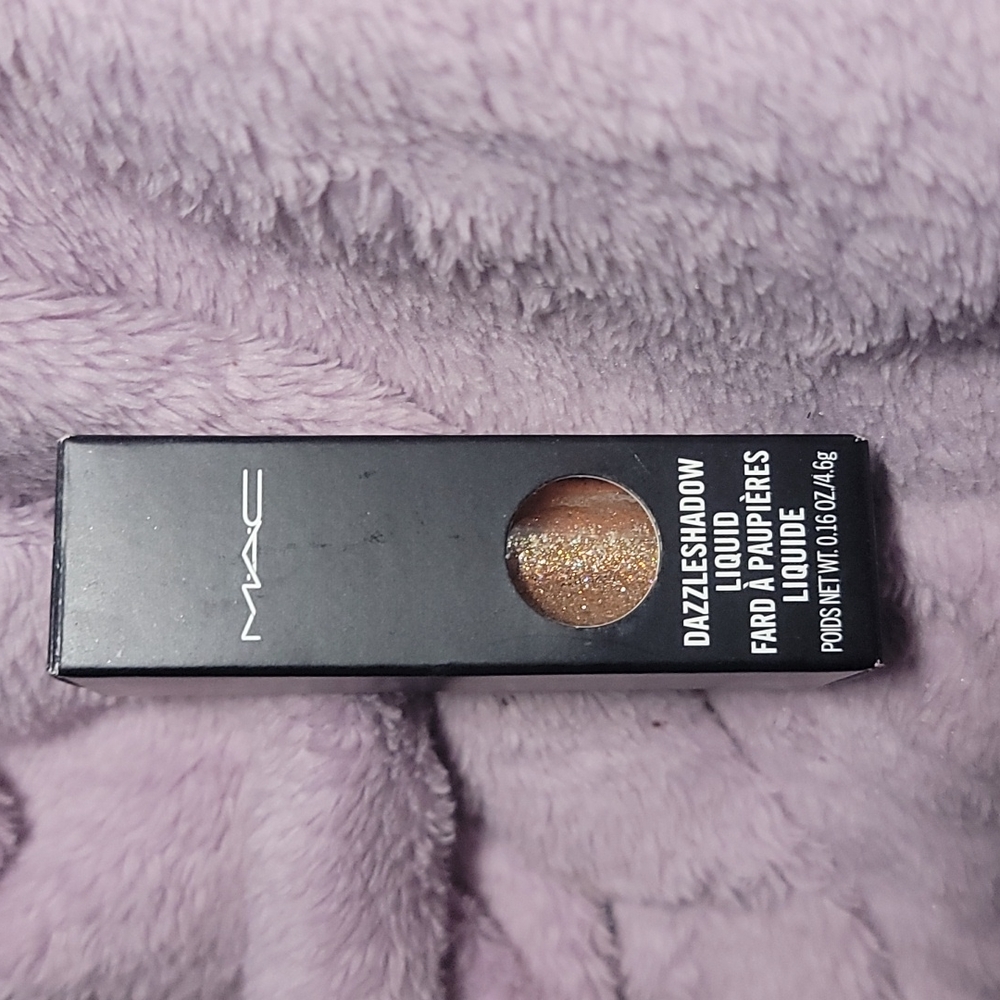 M.A.C.  LiquidDazzleShadow in Flash and Dash